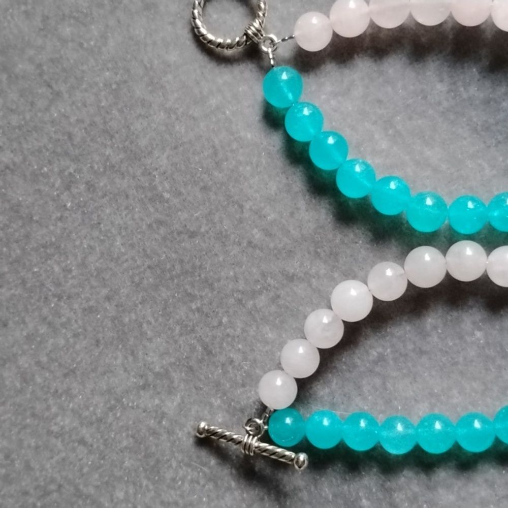 🩷Hand Crafted Butterfly/Floral Charm Beaded Bracelet🩷 - Picture 3 of 6